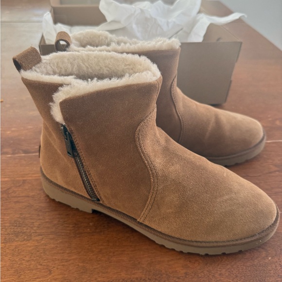 Ugg Romely Zip - Picture 2 of 8